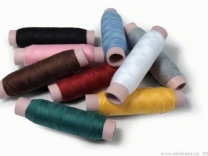 SLEVA - Nitě 100% polyester česká výroba - 100m - bílá, černá