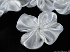 Květina bílá - čtyřlístek 40mm bílá