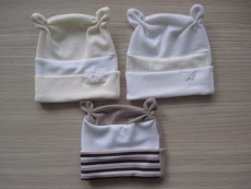 Dětská čepice bavlna s elastanem Ouška - vel. 62 Béžová nebo bílá